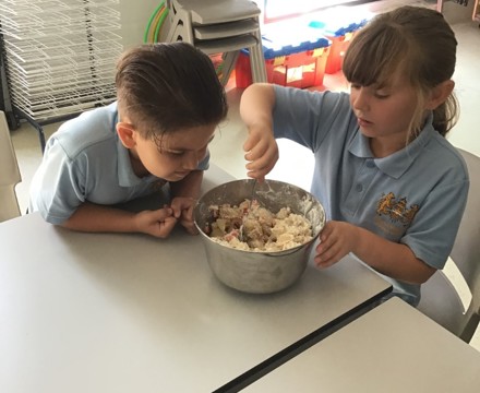Mixing salad